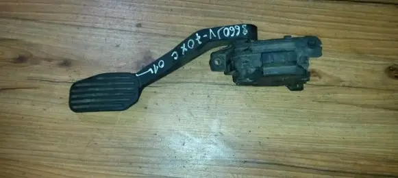 Volvo XC70 Accelerator throttle pedal 9157553 007769-11
