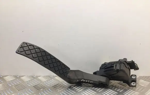 Porsche Cayenne (9PA) Accelerator throttle pedal 7L0723507C