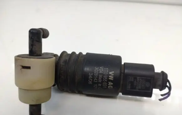 Audi A4 S4 B7 8E 8H Windscreen/windshield washer pump 1T0955651 3028143
