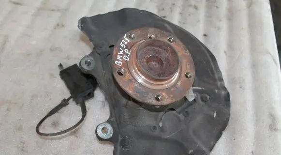 BMW 5 E60 E61 Front wheel hub