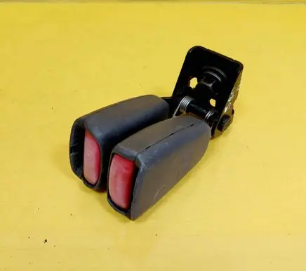 Volvo S80 Middle seatbelt buckle (rear) 9156906