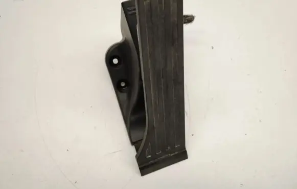 Mercedes-Benz C W205 Accelerator throttle pedal a2053000004