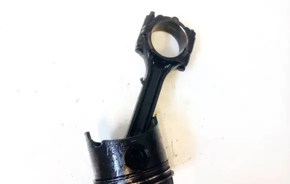 Mitsubishi Space Wagon Piston with connecting rod