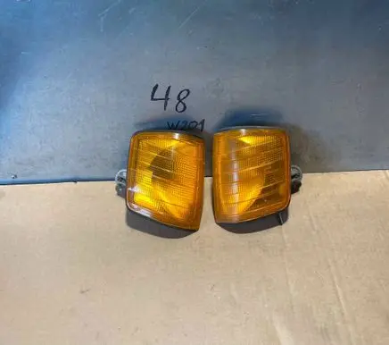 Mercedes-Benz 190 W201 Front indicator light 