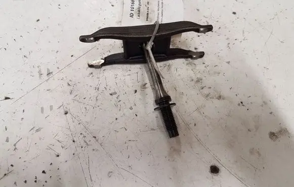 Mazda 6 Fuel Injector clamp holder