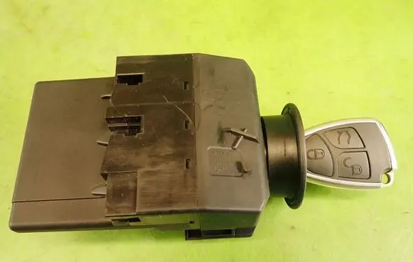 Mercedes-Benz C W203 Ignition lock 2035450508