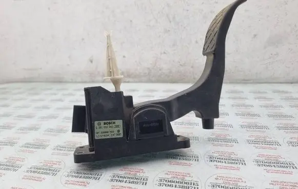 Volkswagen Golf IV Accelerator throttle pedal 1J1721503K 0281002342