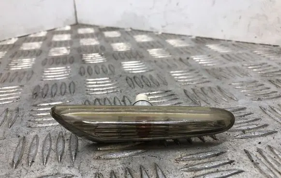 BMW 5 E60 E61 Front fender indicator light 8382104