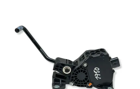 Toyota Camry VIII XV70 Accelerator throttle pedal 7811033171