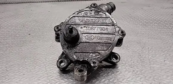 Volvo V70 Vacuum pump 30677904
