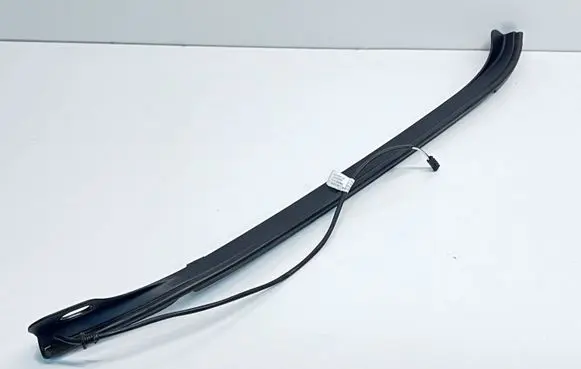 Volkswagen Touareg II Other trunk/boot trim element 7P6827711