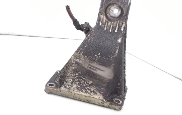 BMW 5 E60 E61 Engine mounting bracket 6761150 22116761150