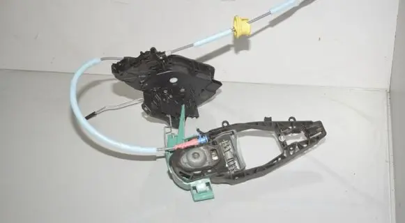BMW 1 F40 Front door lock 7445041 9881777 51217445041