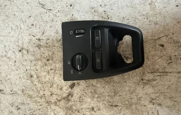 Volvo XC90 Light switch 8685450