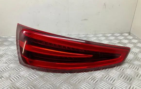 Tailgate rear/tail lights