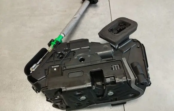 Audi Q3 F3 Front door lock 5TB837016B
