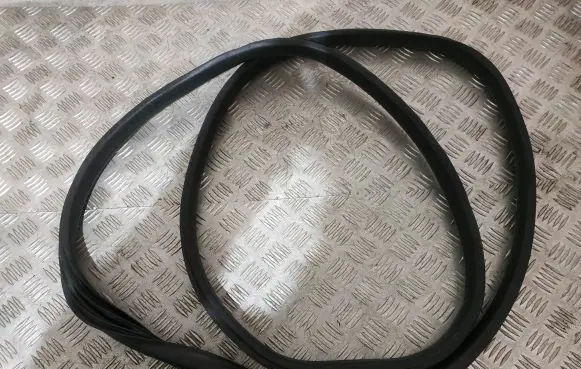Volvo XC60 Front door rubber seal S1XMA