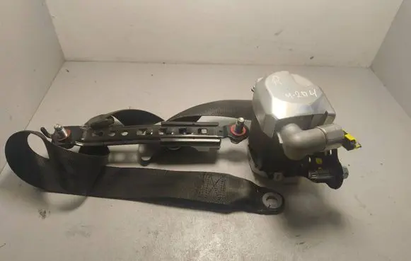 Hyundai i40 Front seatbelt J1201A PG09000062