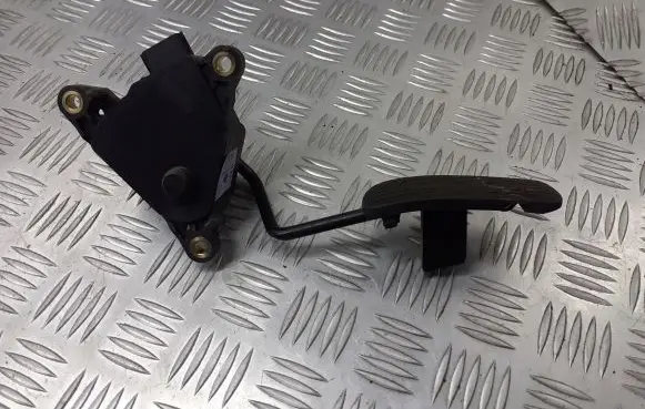 Nissan Note (E11) Accelerator throttle pedal 18002AX70B