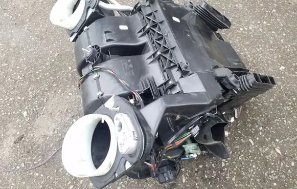 BMW 5 E39 Interior heater climate box assembly housing 64118385923 532573311A