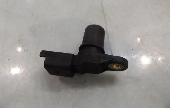 Nissan NV200 Camshaft position sensor 8200033686