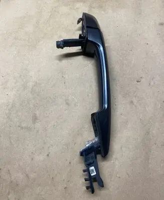 BMW 2 F46 Rear door exterior handle 7305015