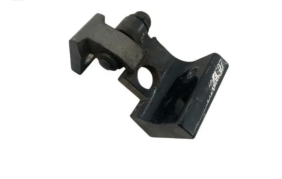Volkswagen Touareg I Rear door upper hinge 7L0833401B