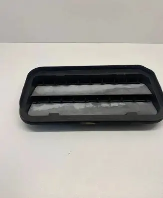 Chevrolet Traverse II Quarter panel pressure vent 13588034