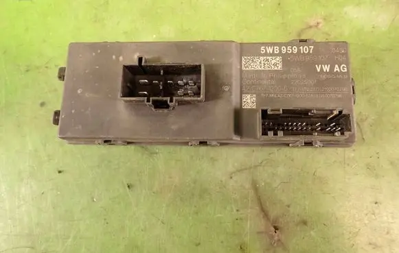 Skoda Octavia Mk4 Tailgate/trunk control unit/module 5WB959107