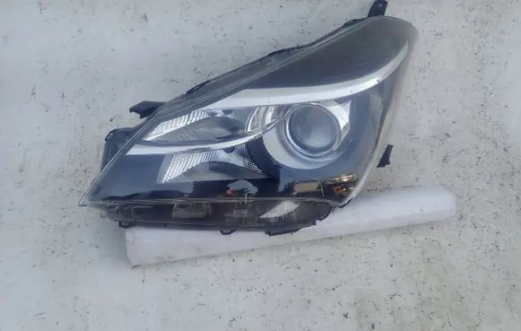 Toyota Yaris Headlight/headlamp