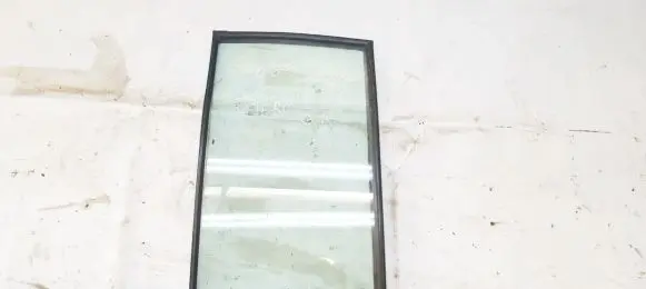 Mitsubishi Pajero Rear vent window glass 