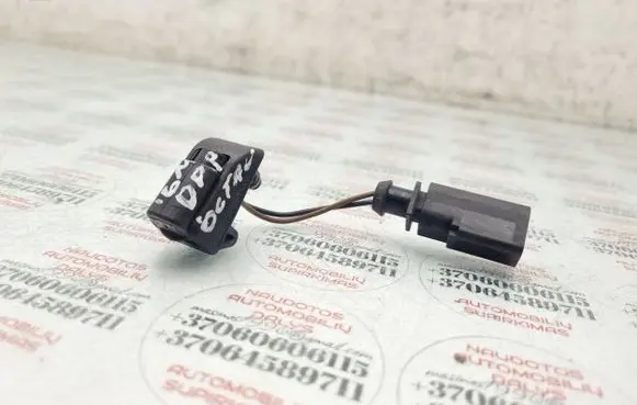 Skoda Octavia Mk3 (5E) Windshield washer spray nozzle 1Z0955988