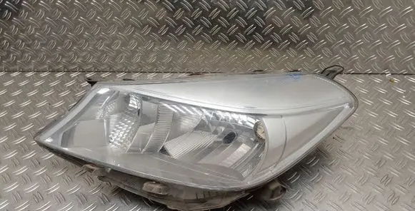 Toyota Yaris Headlight/headlamp