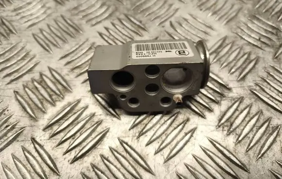 Audi A4 S4 B8 8K Air conditioning (A/C) expansion valve H7995002