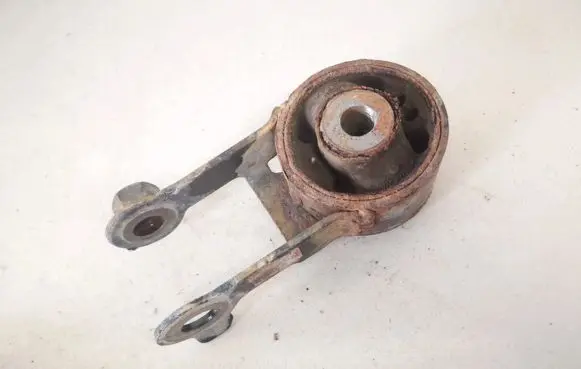 Toyota Verso-S Engine mount bracket