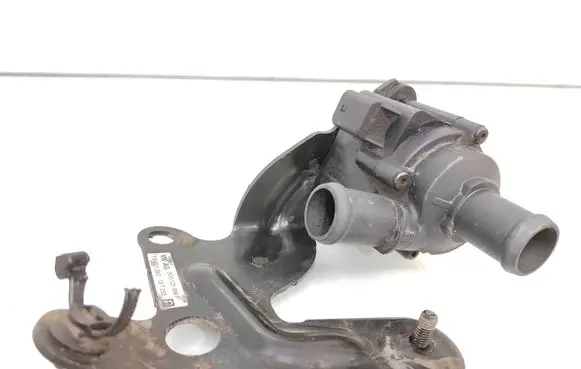 Volkswagen Golf VII Webasto circulation pump for autonomous heater 5Q0965561B 5Q0121599P 704071190