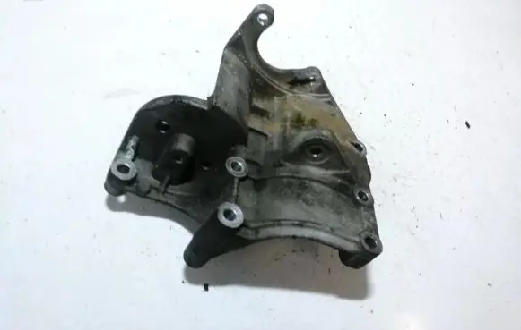 KIA Sorento Engine mounting bracket
