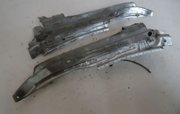 Audi Q7 4L Fender mounting bracket 4L0805158A