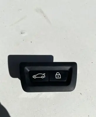 BMW 4 F32 F33 Tailgate/boot open switch button 9275121 MME001