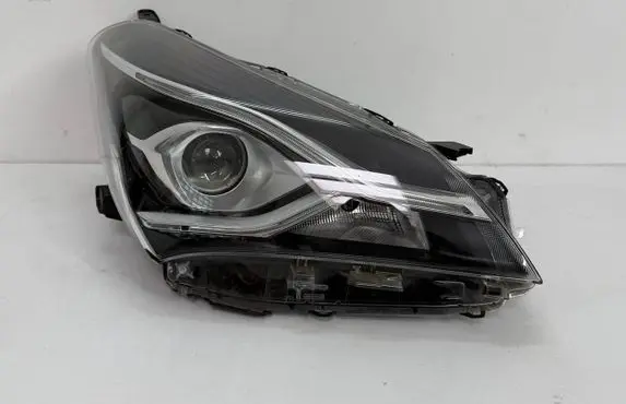 Toyota Yaris Headlight/headlamp