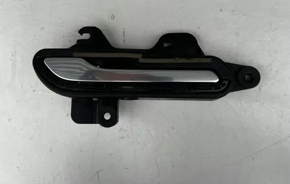 Tesla Model 3 Loading door exterior handle/bracket 1081832