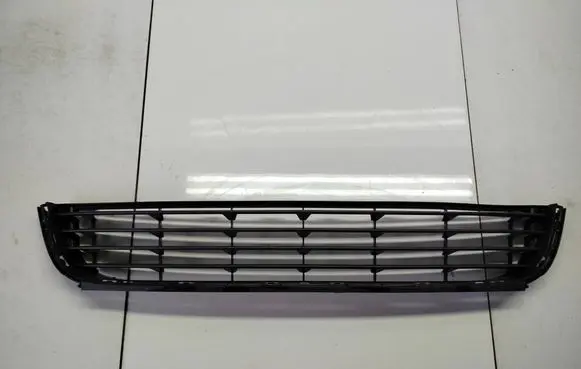 Volkswagen Golf Plus Front bumper lower grill 5M0853671A