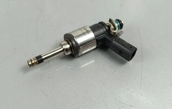 KIA Sportage Fuel injector 353102M417