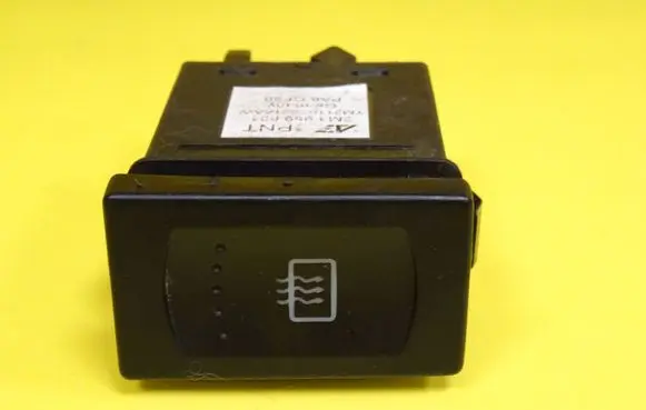 Volkswagen PASSAT B5 Windscreen/window heater switch 7M3959621