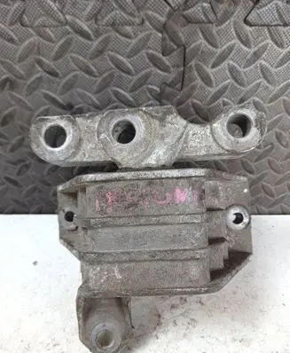 Opel Insignia A Engine mount bracket 21044613