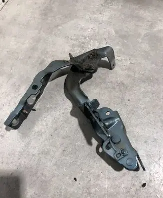 Mercedes-Benz A W176 Engine bonnet/hood hinges A1768800428