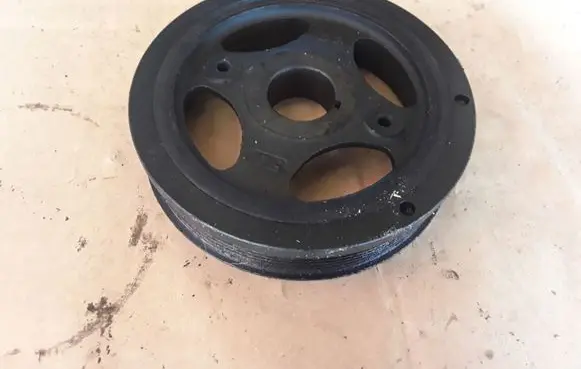Toyota Avensis T250 Crankshaft pulley 134080R011