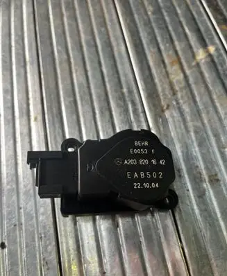 Mercedes-Benz C W203 Air flap motor/actuator A2038201642