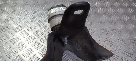 Ford Focus Engine mounting bracket