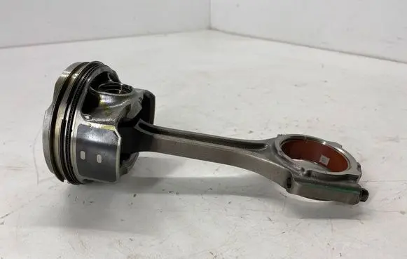 Ford Bronco Piston with connecting rod RFHX76AA RFX76AA3160B